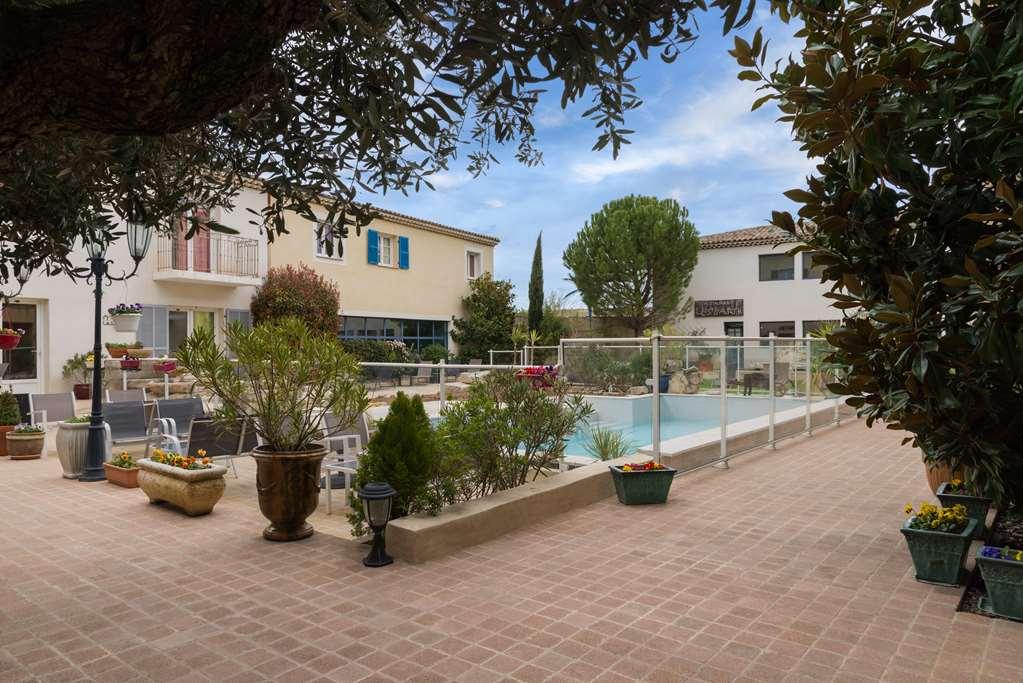 The Originals City, Hotel Le Village Provencal, Aix-En-Provence Nord Пертюи Екстериор снимка
