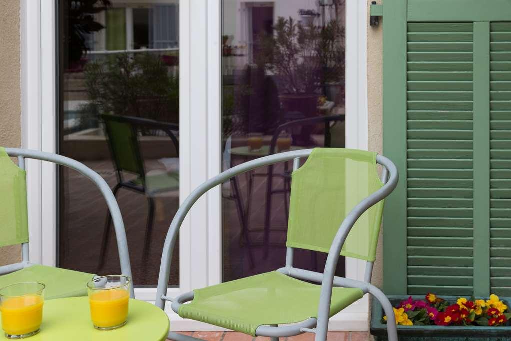 The Originals City, Hotel Le Village Provencal, Aix-En-Provence Nord Пертюи Екстериор снимка