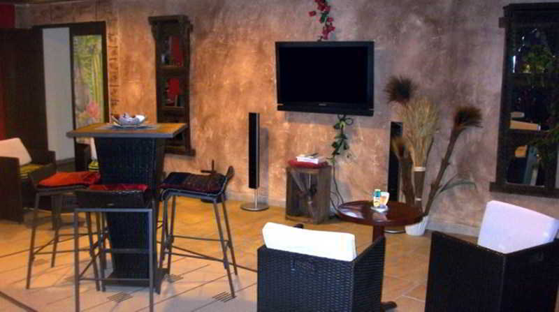 The Originals City, Hotel Le Village Provencal, Aix-En-Provence Nord Пертюи Екстериор снимка