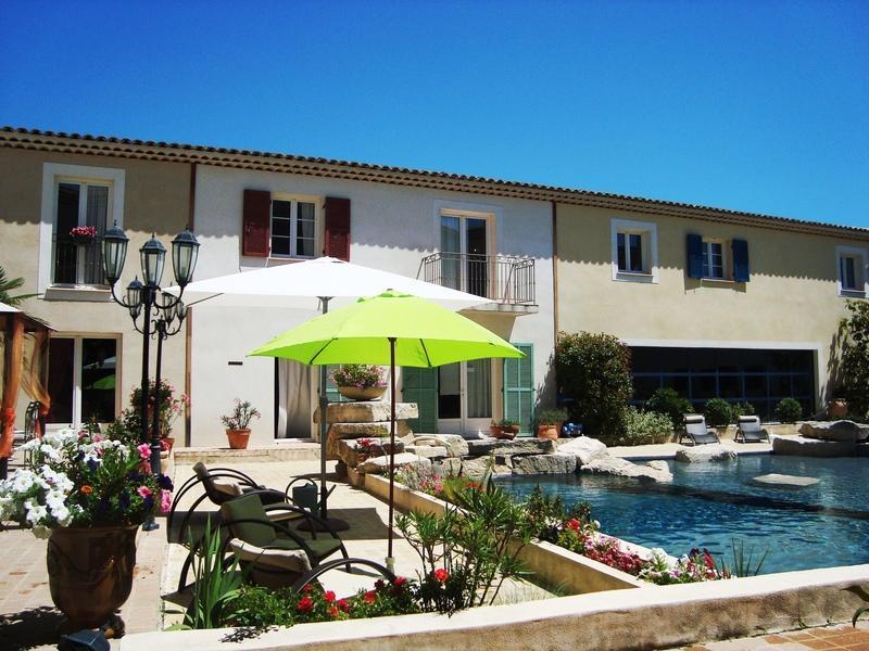 The Originals City, Hotel Le Village Provencal, Aix-En-Provence Nord Пертюи Екстериор снимка