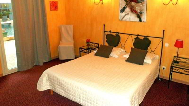 The Originals City, Hotel Le Village Provencal, Aix-En-Provence Nord Пертюи Екстериор снимка