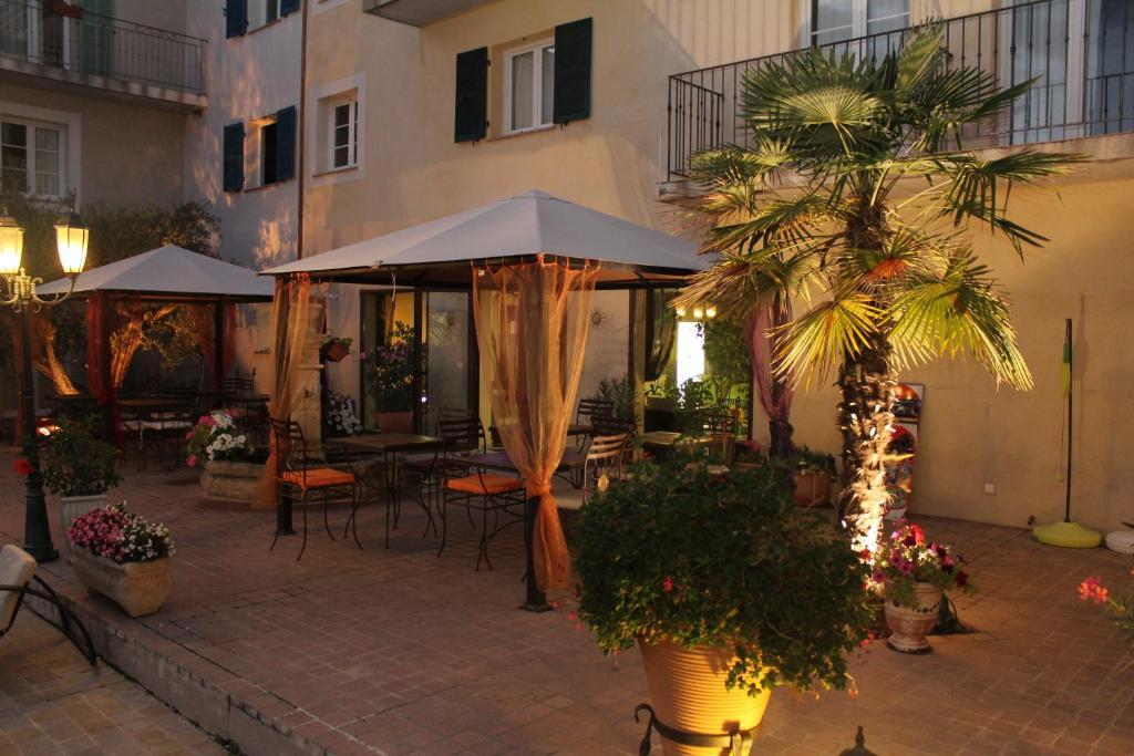The Originals City, Hotel Le Village Provencal, Aix-En-Provence Nord Пертюи Екстериор снимка