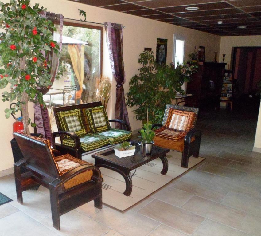 The Originals City, Hotel Le Village Provencal, Aix-En-Provence Nord Пертюи Екстериор снимка