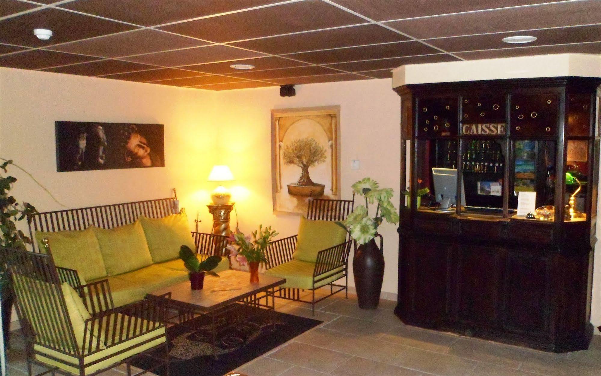 The Originals City, Hotel Le Village Provencal, Aix-En-Provence Nord Пертюи Екстериор снимка