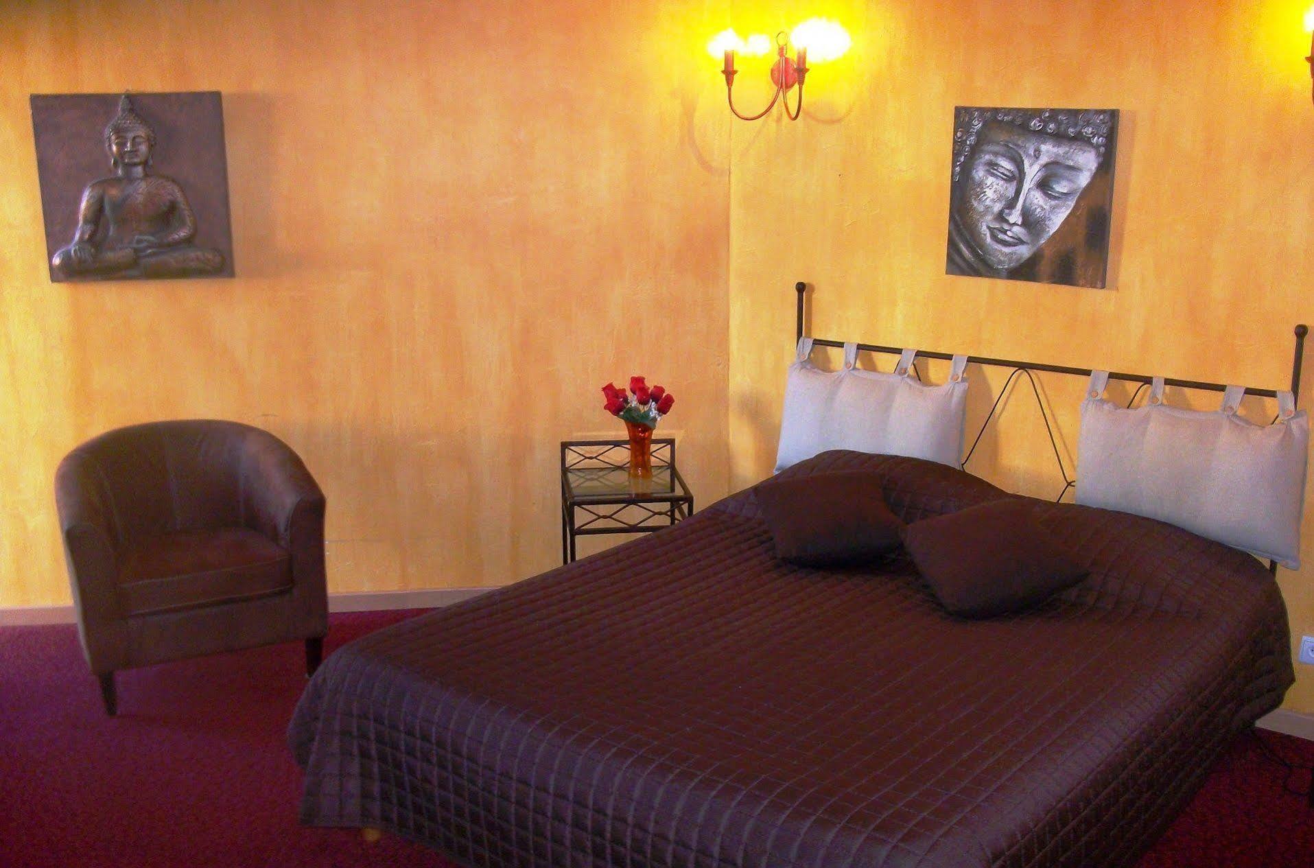The Originals City, Hotel Le Village Provencal, Aix-En-Provence Nord Пертюи Екстериор снимка
